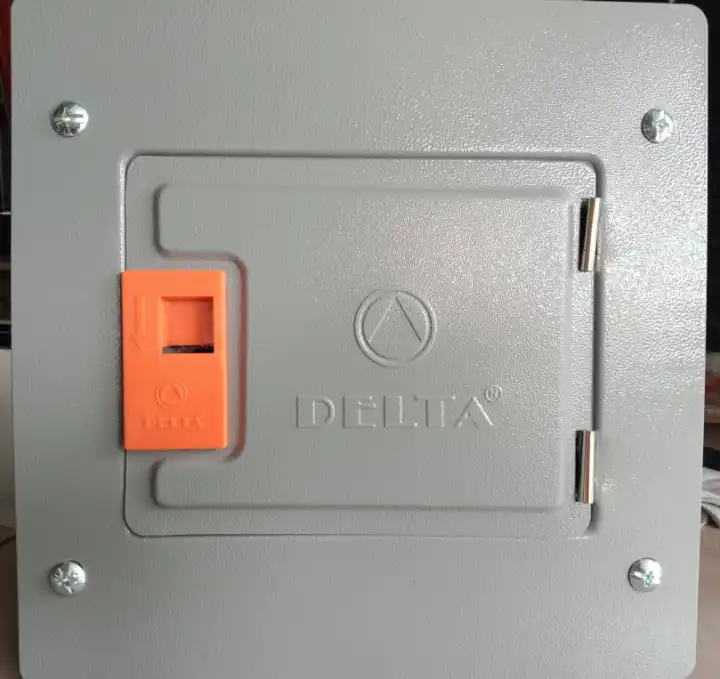 Delta Panel Box Plug-in 4 holes