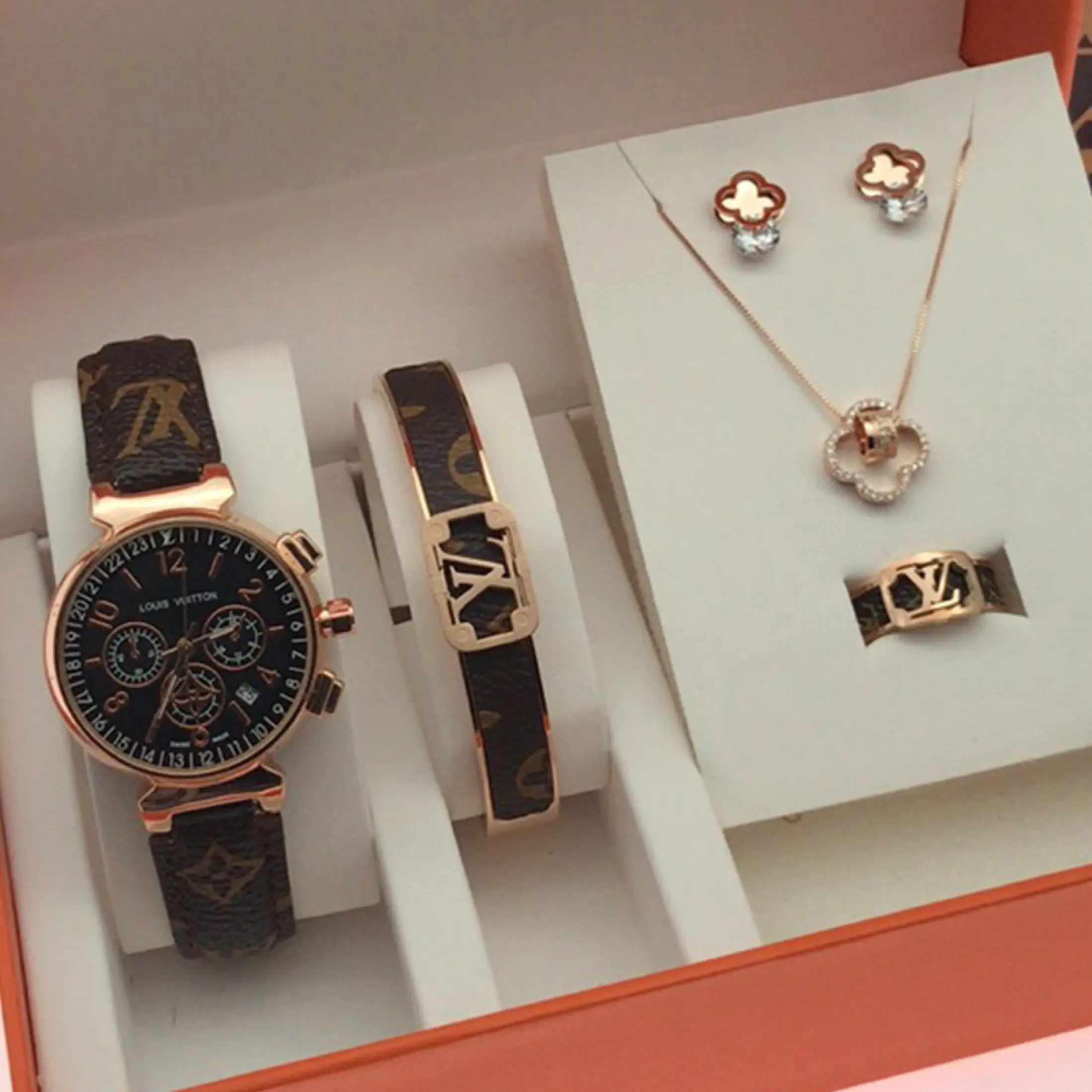 LV Watch 2020 Listing Watch Watch Set 5 In 1 Watch + Bracelet + Ring + + Necklace Jewelry 5 Piece Set Valentine'S Day Women'S Gift 2020 New Arrival