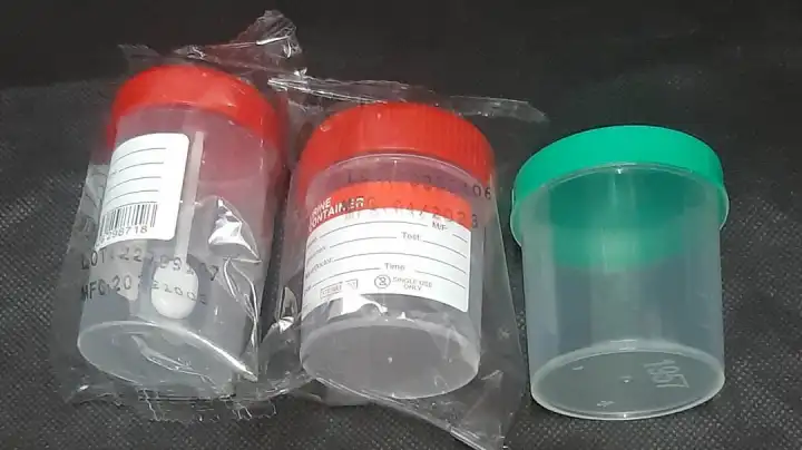 STERILE/NON-STERILE URINE/STOOL/SPECIMEN COLLECTOR WITH SCREW-TOP CONTAINER