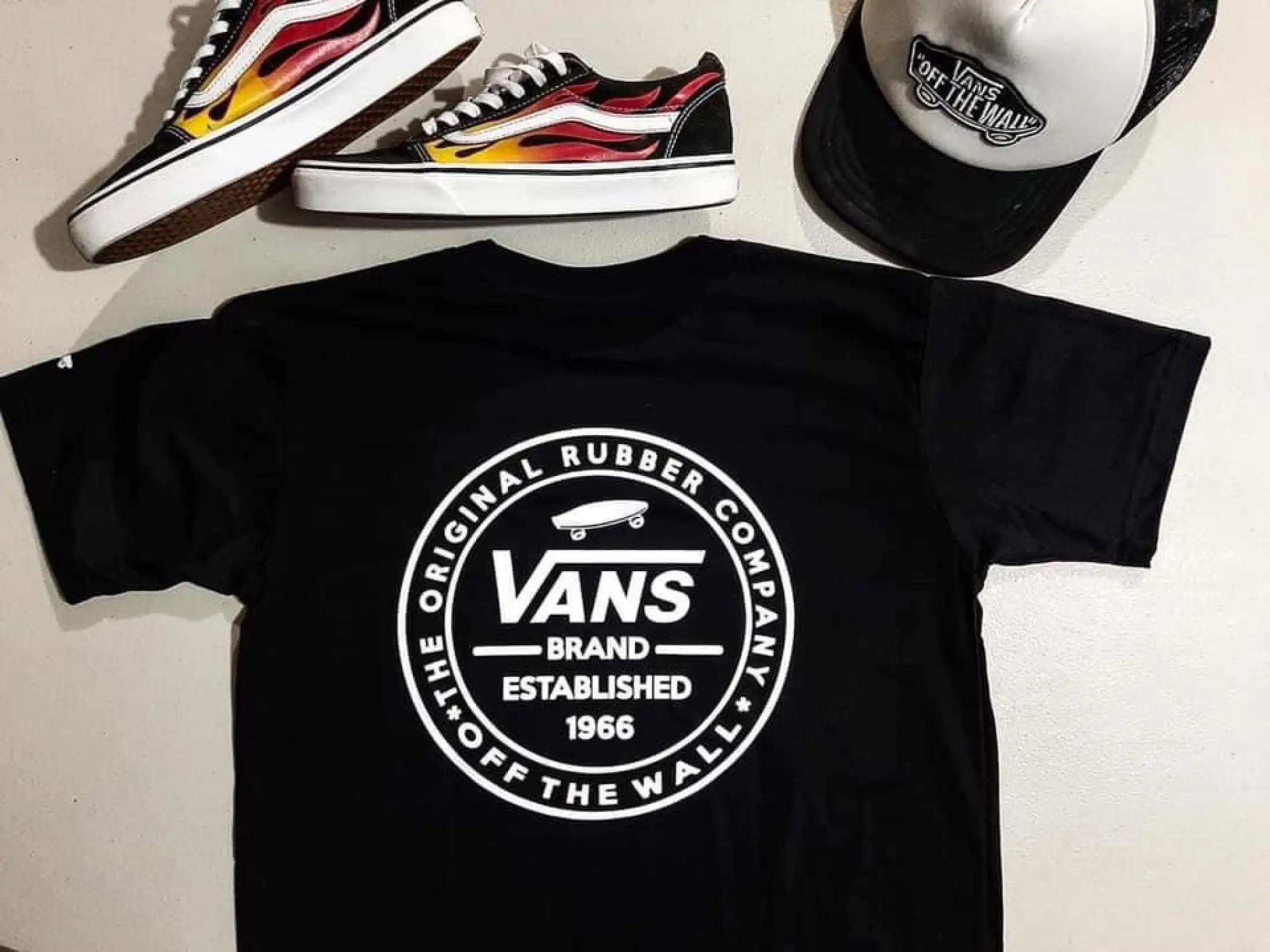 Huddle nordøst rig VANS OF THE WALL ORIGINAL RUBBER COMPANY FRONT AND BACK TSHIRT (with  Freebies) | Lazada PH
